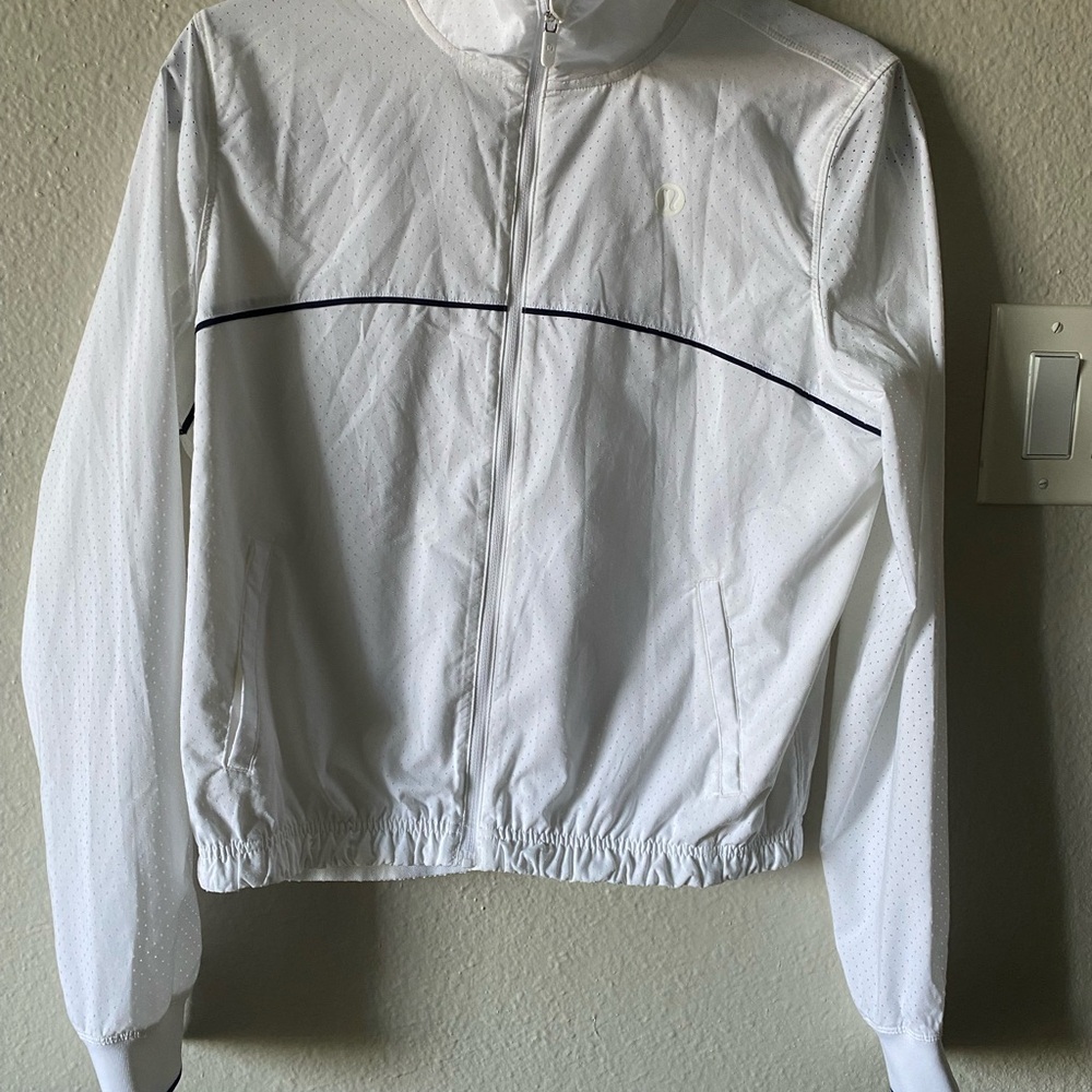 Pearl Izumi White Lightweight Perforated Cycling Jacket with Navy Piping